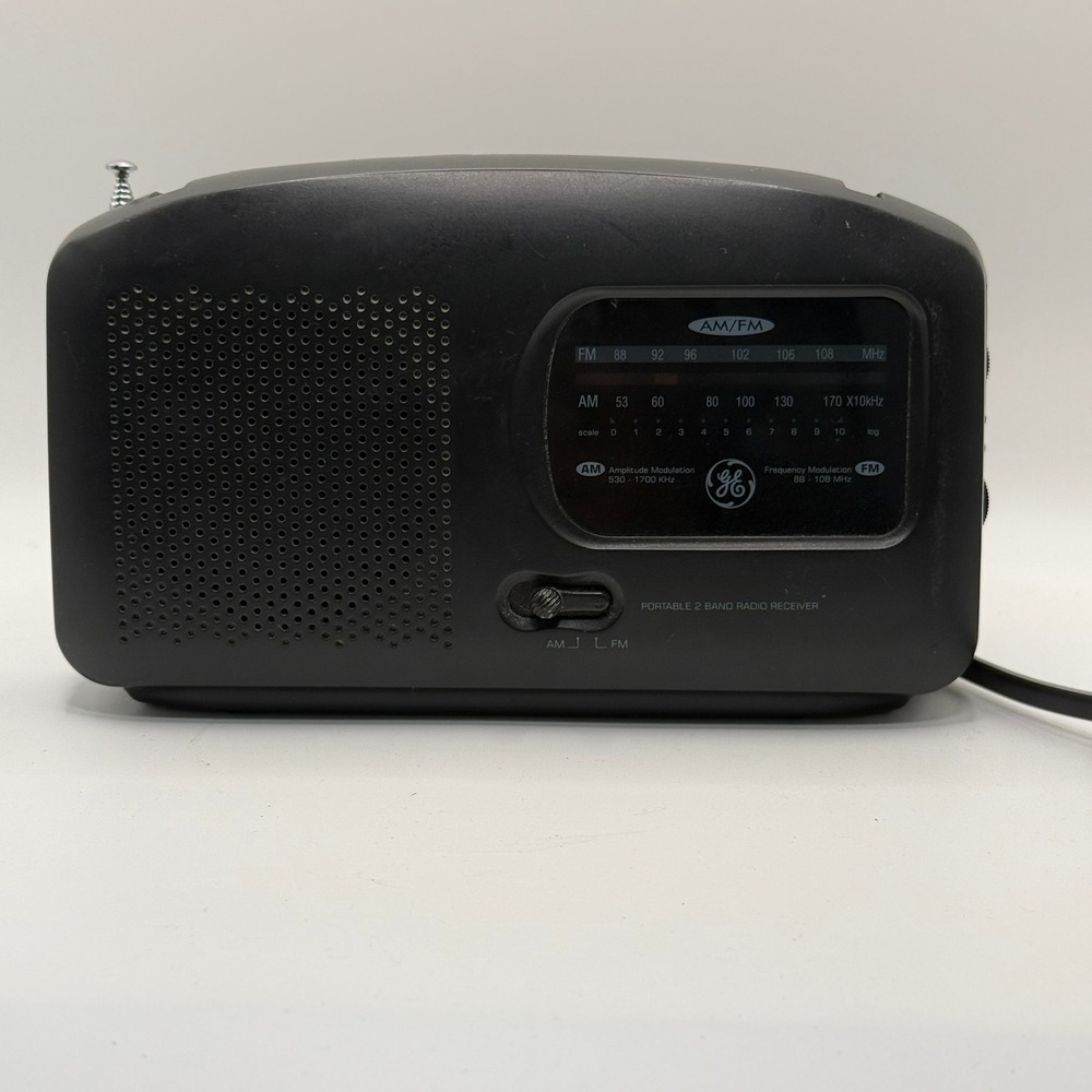 VTG GE Portable AM FM Radio Receiver Black Analog Tuner AC Power 7-2810H TESTED